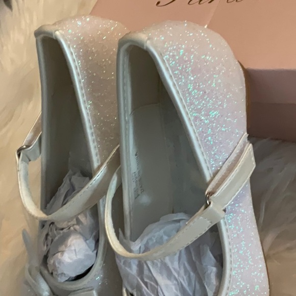 White Glitter Lace Flats with Bow And Pearl Detail - Picture 2 of 8